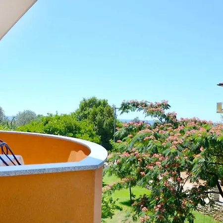 Appartement Near The With Garden Zambratija (Istria)