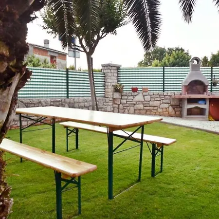 Apartmán Near The With Garden